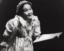 過去公演より、阿刀田高「干魚と漏電」を読む白石加代子。