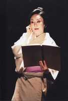 過去公演より、高橋克彦「遠い記憶」を読む白石加代子。