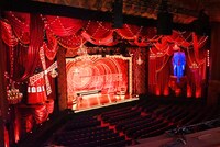 「ムーラン・ルージュ！ザ・ミュージカル」が上演される東京・帝国劇場の様子。