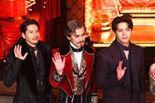 左から伊礼彼方、松村雄基、甲斐翔真。