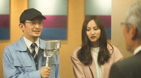 津田健次郎主演コントドラマ「お相手は、村松薫でした。」第2話の劇中カット。