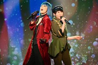 左から七海ひろき、有沙瞳。