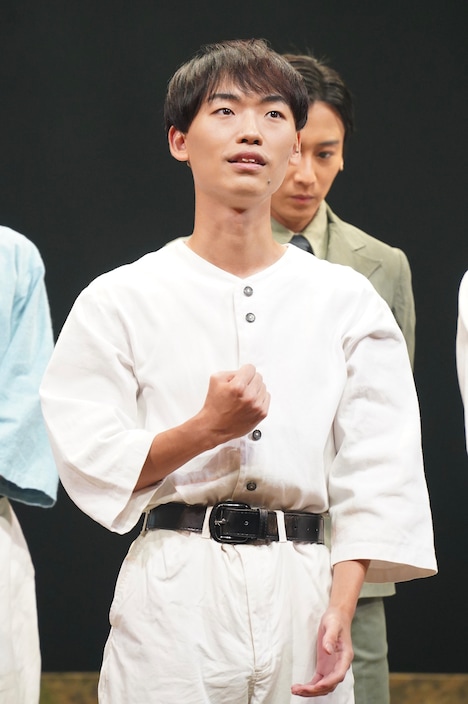 唐澤静役の中村浩大。