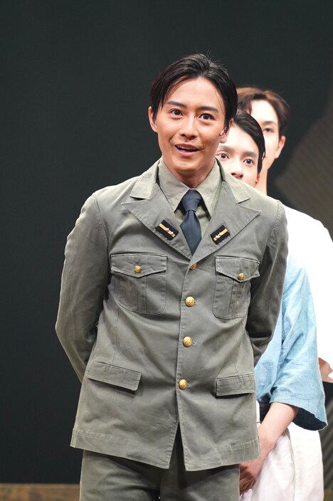 穂積大輔役の猪野広樹。