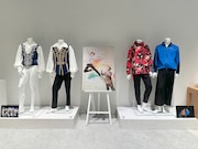 ミュージカル「ナビレラ」三浦宏規らが着用した衣裳を展示、チャコット代官山本店で