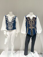 ミュージカル「ナビレラ」衣裳展の様子。