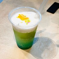 ミュージカル「ナビレラ」をイメージして作られたシーズナルドリンク・スカイブルー。