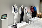 ミュージカル「ナビレラ」衣裳展の様子。