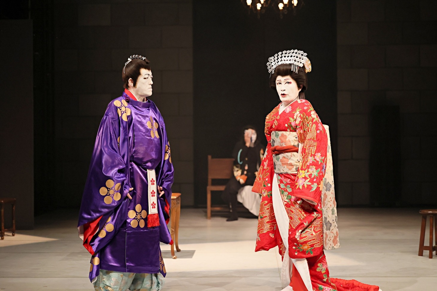 花組芝居「レッド・コメディ-赤姫祀り-」より。（撮影：古元道広）