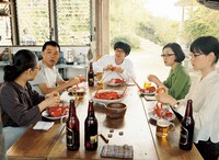 映画「めがね」より。(c)めがね商会