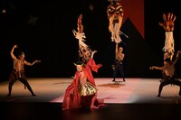 森山開次「新版・NINJA」より。（撮影：鹿摩隆司）