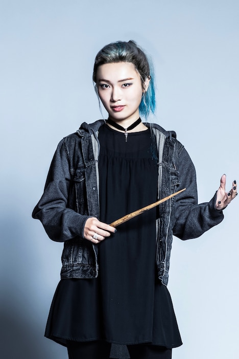 デルフィー役の乃村美絵。