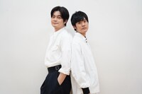左から井之脇海、上川周作。