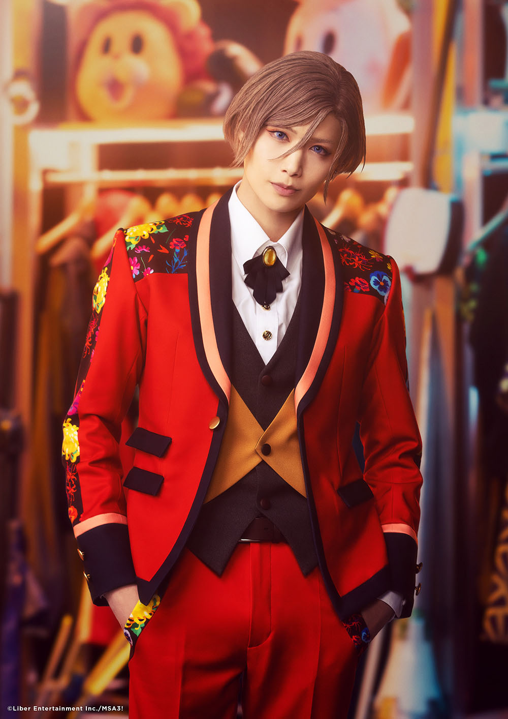 水江建太扮する摂津万里。