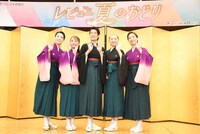 左から翼和希、千咲えみ、楊琳、舞美りら、華月奏。