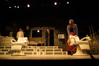 「笑わせんな」より。（撮影：堀川高志）(c)MMJ