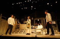 「笑わせんな」より。（撮影：堀川高志）(c)MMJ