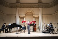 「虹のかけら ～もうひとりのジュディ」カーネギーワイルリサイタルホール公演より。（撮影：佐々木悠人）