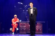 紀伊國屋ホール 60周年記念公演「熱海連続殺人事件」の「熱海殺人事件 Standard」より。（撮影：神ノ川智早）