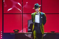 紀伊國屋ホール 60周年記念公演「熱海連続殺人事件」の「熱海殺人事件 Standard」より。（撮影：神ノ川智早）