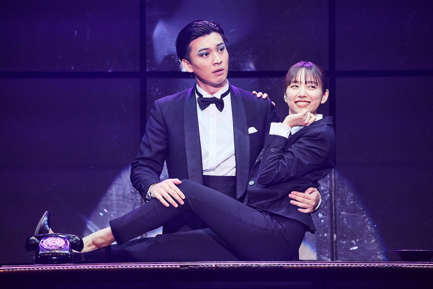 紀伊國屋ホール 60周年記念公演「熱海連続殺人事件」の「熱海殺人事件 Standard」より。（撮影：神ノ川智早）