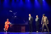 紀伊國屋ホール 60周年記念公演「熱海連続殺人事件」の「熱海殺人事件 Standard」より。（撮影：神ノ川智早）