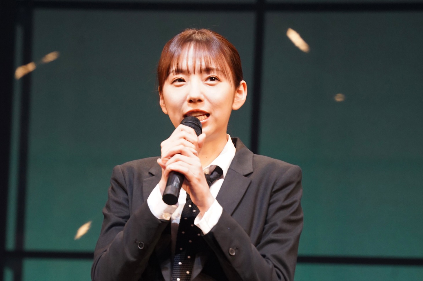 新内眞衣