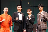 紀伊國屋ホール 60周年記念公演「熱海連続殺人事件」より「熱海殺人事件 Standard」舞台あいさつの様子。左から高橋龍輝、荒井敦史、新内眞衣、富永勇也。