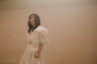 坂本企画「天の光とすべての私」より、鳩川七海。