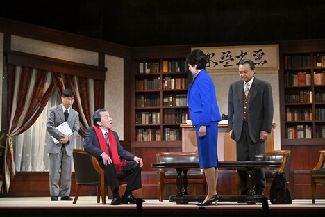 「舞台『逃奔政走-嘘つきは政治家のはじまり？-』」より。（撮影：阿部章仁）
