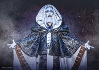 山川ありそ扮する海鳴。