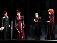 COCOON PRODUCTION 2024「ふくすけ 2024－歌舞伎町黙示録－」より。（撮影：細野晋司）