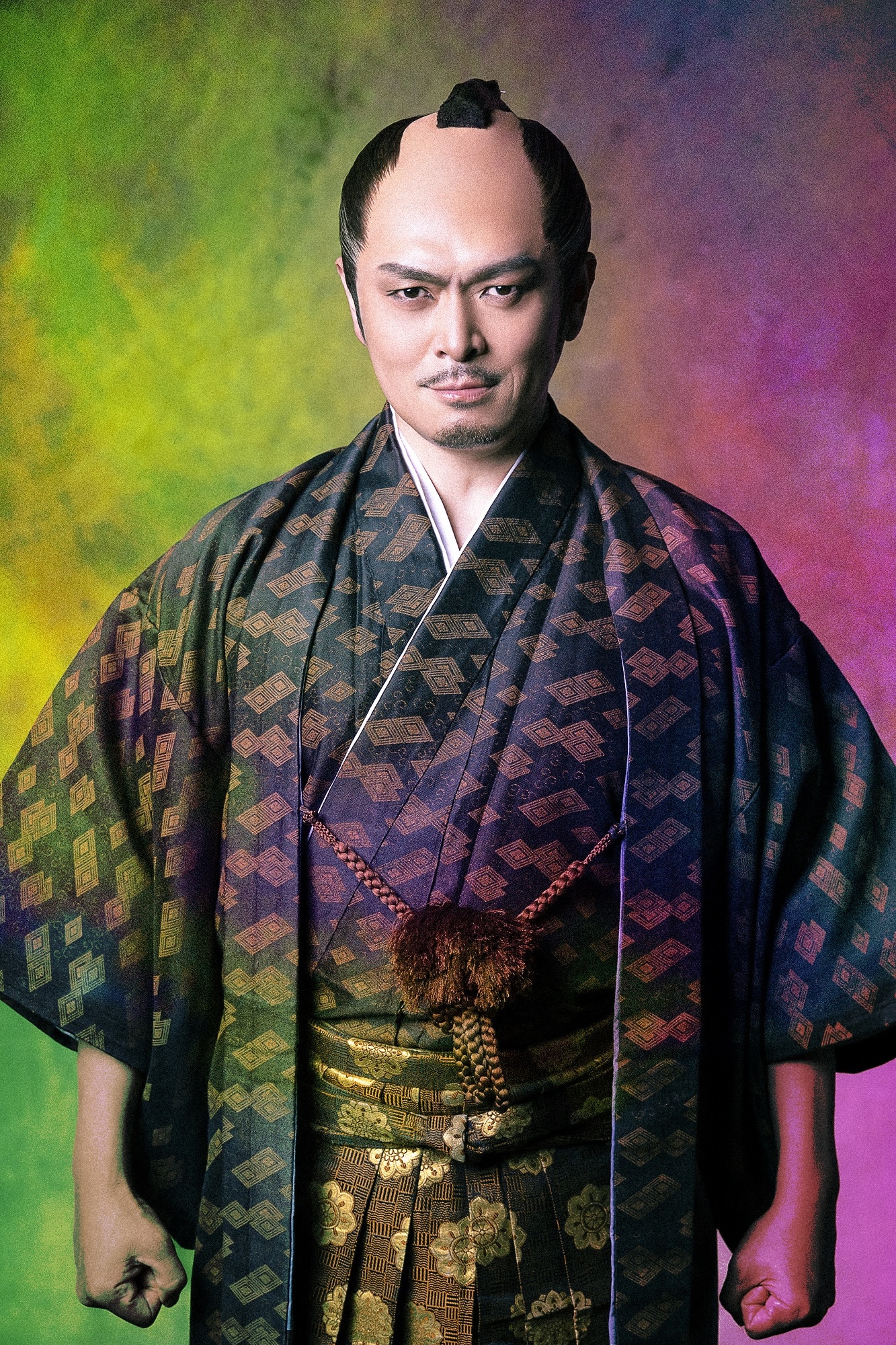 井俣太良扮する尾形忠昌。
