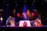 30-DELUX collaborate with UNiFY「SHAKES2024～それは夢、だが人生という永劫の物語」アンコール公演より。