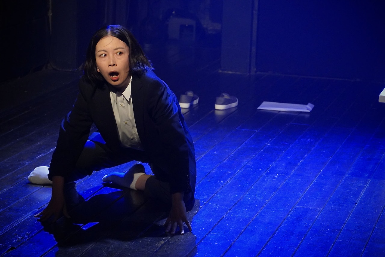 世田谷シルク「カズオ」がスタート、銀行支店長の家族に深く関わっていく男の物語