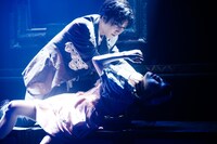 PSYCHOSIS File:006 群論序説「Alice In Wonderland -不思議の國のアリス－」より。（撮影：イマイトシヒロ）