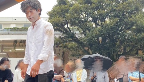 「あたらしい劇場プロジェクト 野外劇『パレード』」より。