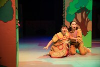 泥棒対策ライト◎おとぎ話ダンス 音楽劇「おはなしルルラン」より。（撮影：大塚歩）