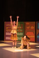 泥棒対策ライト◎おとぎ話ダンス 音楽劇「おはなしルルラン」より。（撮影：大塚歩）