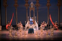 新国立劇場バレエ団「アラジン」2024年6月公演より。（撮影：鹿摩隆司）