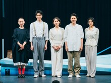 左から稲葉賀恵、相葉裕樹、ソニン、古屋敬多、山口乃々華。(c)ミュージカル「ラフヘスト」製作委員会
/ オノデラカズオ