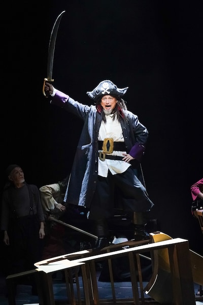 音楽劇「死んだかいぞく」より。（撮影：田中亜紀）