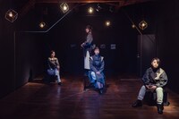 駒優梨香の演出作「DOOR」より。