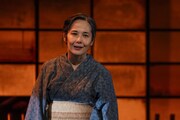井上ひさし生誕90年第2弾 こまつ座 第150回公演「母と暮せば」より。(撮影:福岡諒祠)