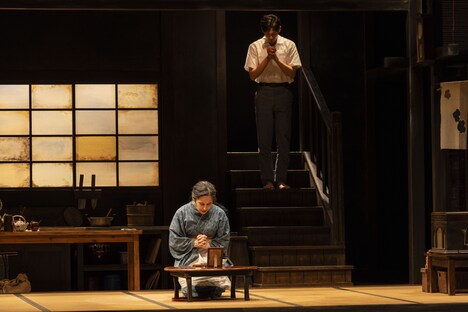 井上ひさし生誕90年第2弾 こまつ座 第150回公演「母と暮せば」より。(撮影:福岡諒祠)