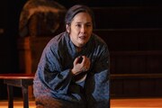 井上ひさし生誕90年第2弾 こまつ座 第150回公演「母と暮せば」より。(撮影:福岡諒祠)