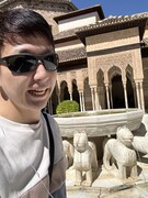 チョロチョロ……と水を吐くライオンたちのモノマネをする米吉ライオン。