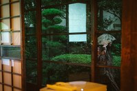 「『ヌトミック寄席 夏』「ウルトラトリップストーリー」より。（撮影：加藤甫）