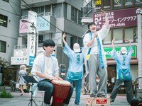 「『ヌトミック寄席 夏』「わたしは薬売り」稲継美保出演回より。（撮影：加藤甫）