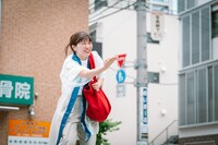 「『ヌトミック寄席 夏』「わたしは薬売り」原田つむぎ出演回より。（撮影：加藤甫）
